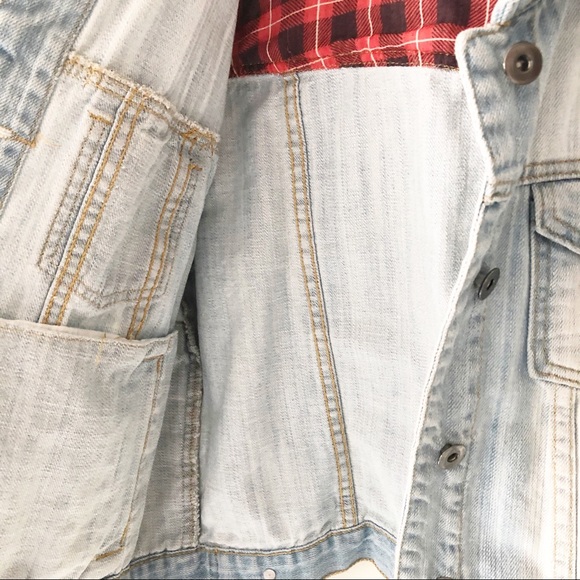 FOREVER 21 Lt Wash Studded DENIM JEAN jacket LARGE - Picture 4 of 8